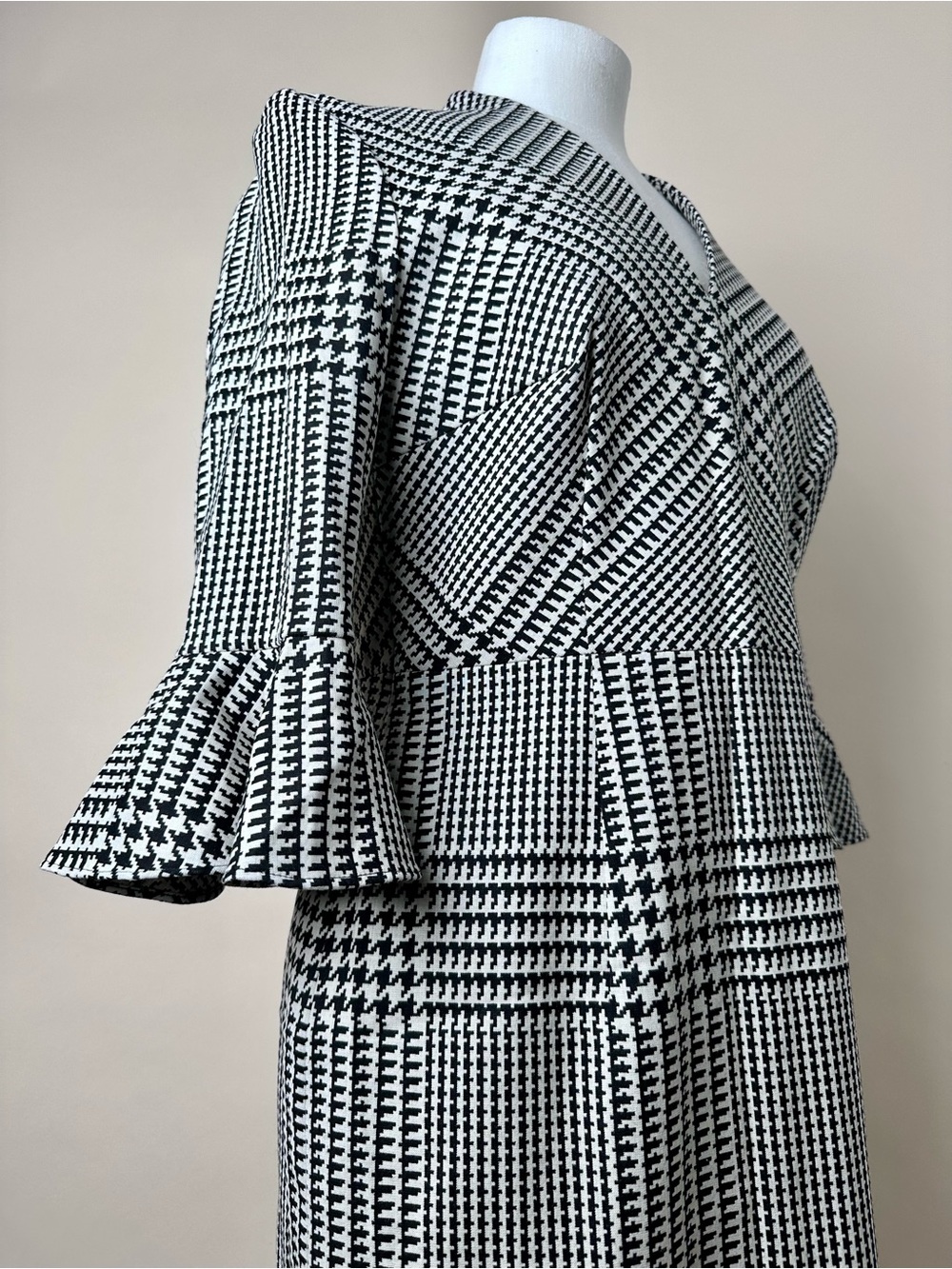 Escada V-Neck Bell-Sleeve Houndstooth Sheath Dress - Picture 7 of 11
